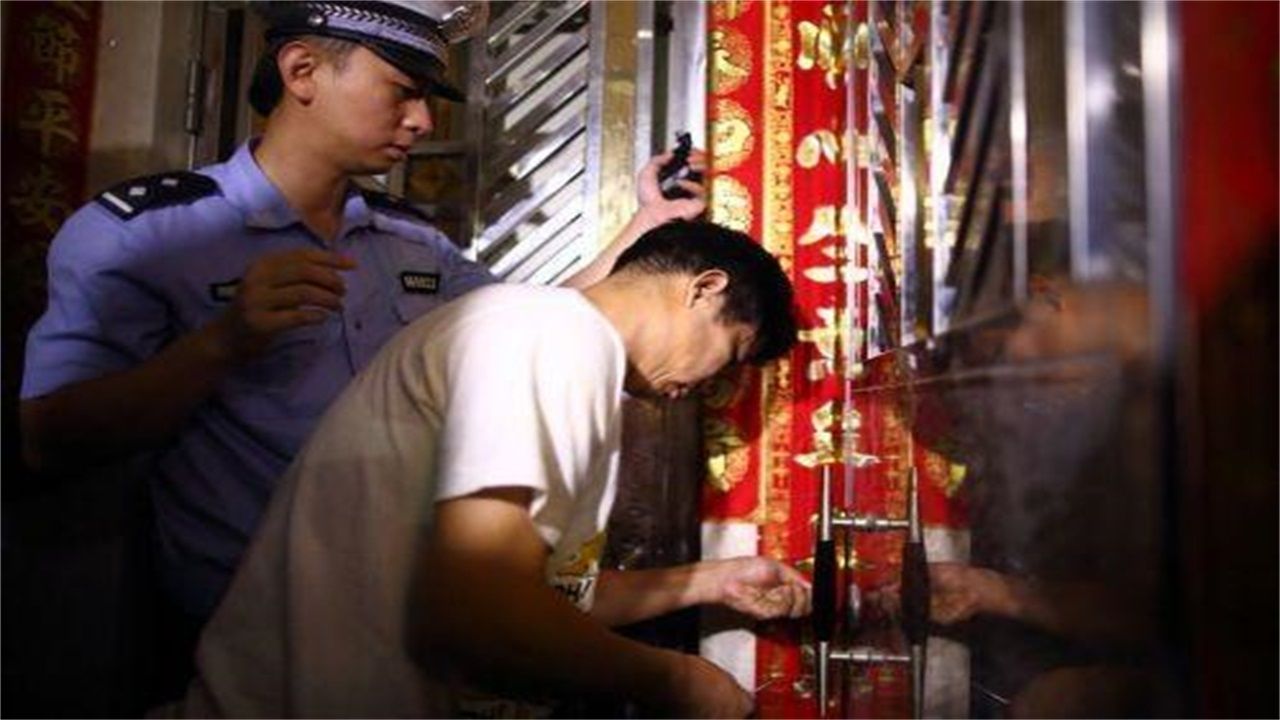 柳地区请开锁师傅开了锁后，师傅